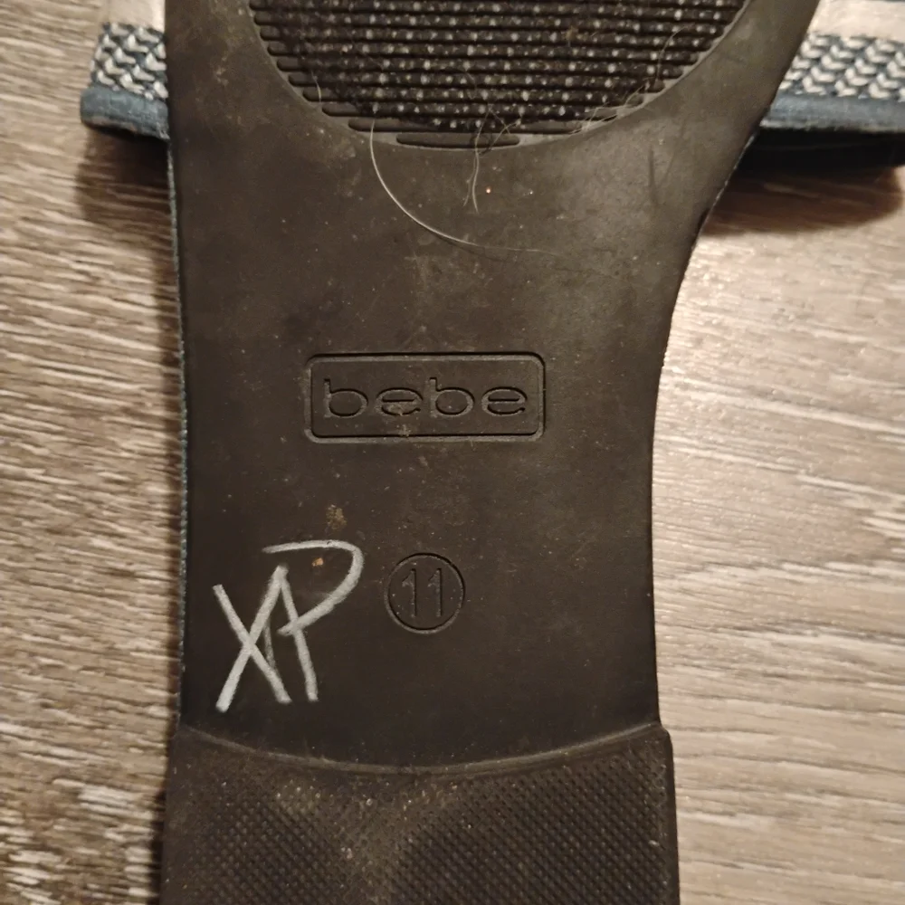 Bebe Flats 💋 - Picture 5 of 5